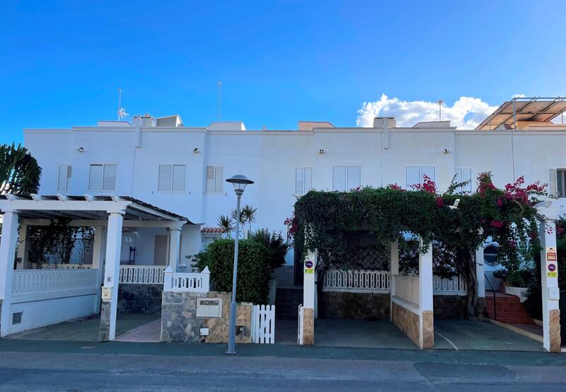 Rekkehus til salgs i Vera Playa, Almería