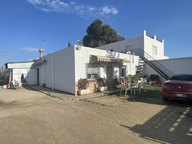 6 Cuarto Local Comercial en venta