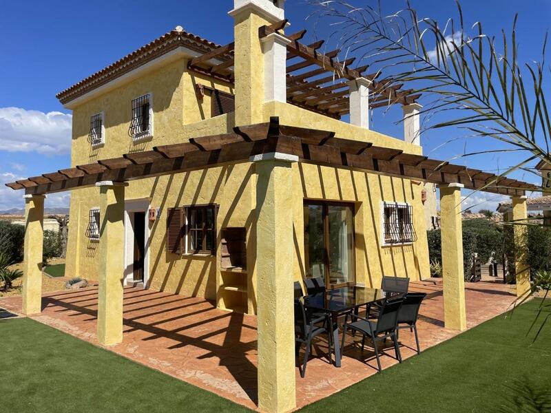 Villa Te koop in Desert Springs, Almería