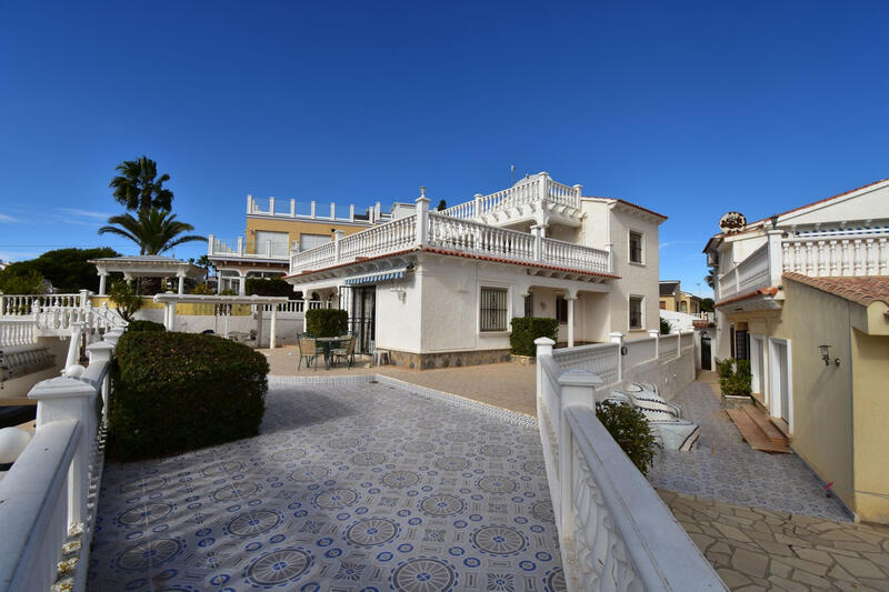 10 bedroom Villa for sale