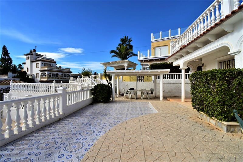 10 bedroom Villa for sale