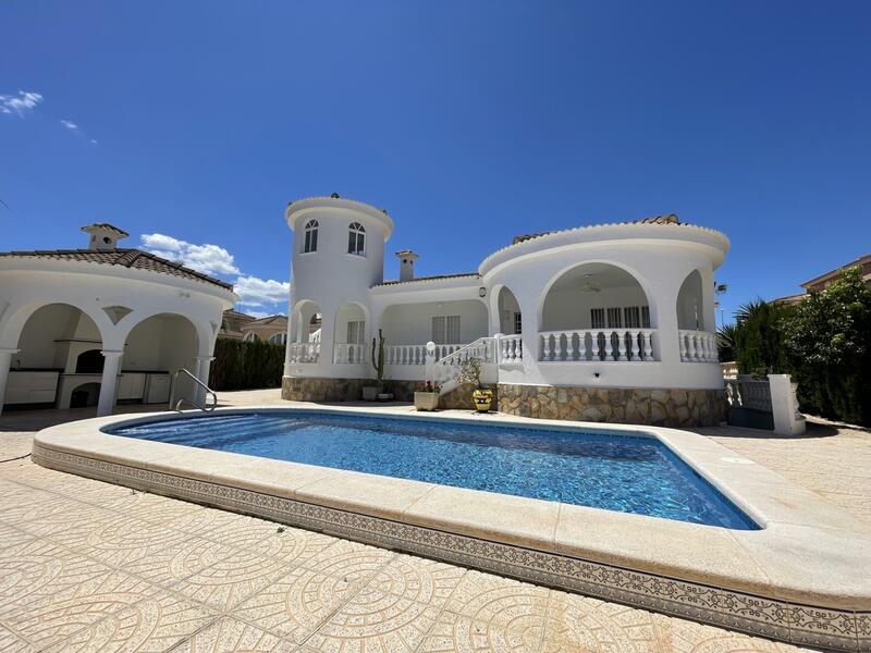 Villa en venta en San Miguel de Salinas, Alicante