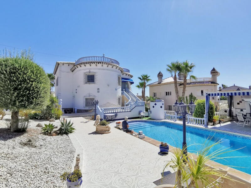 Villa en venta en Villamartin, Alicante