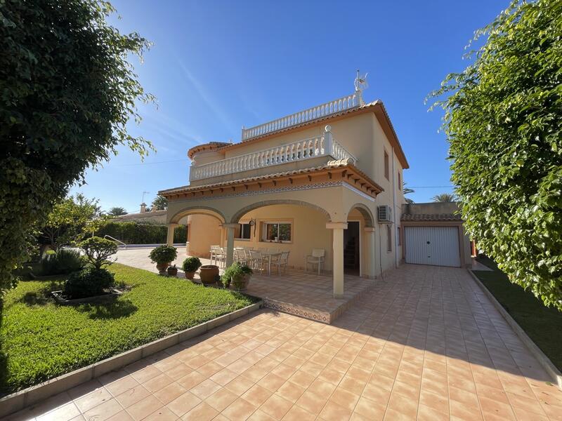 Villa till salu i Cabo Roig, Alicante