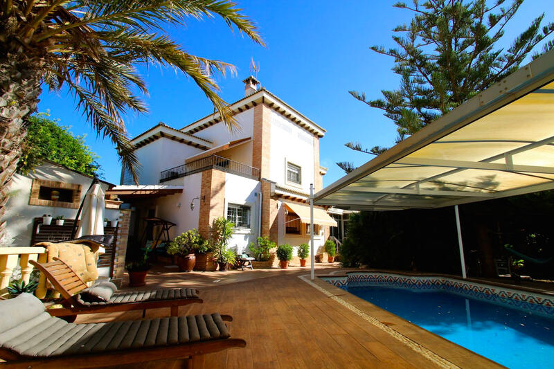 Villa til salgs i Torrevieja, Alicante