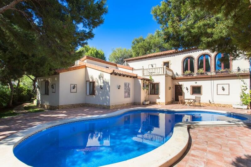Villa en venta en Punta Prima, Alicante