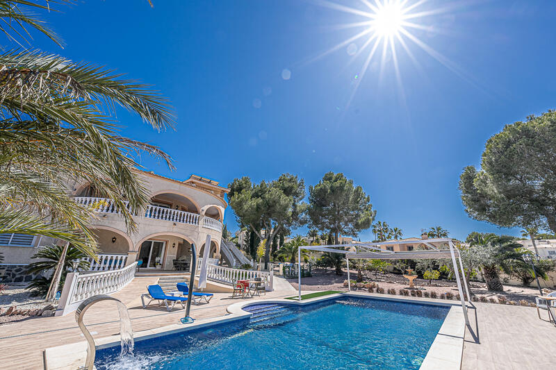 7 Cuarto Villa en venta