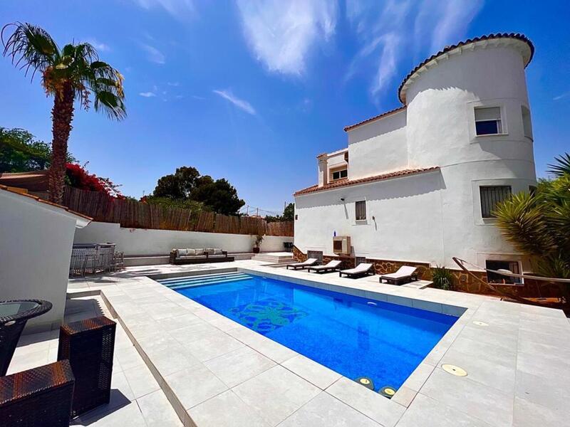 Villa til salg i Vistabella, Alicante