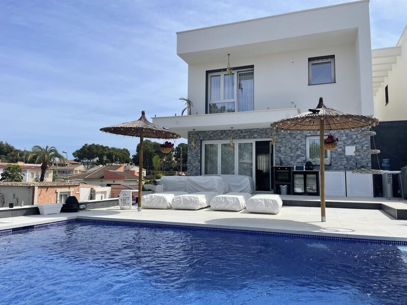 4 bedroom Villa for sale