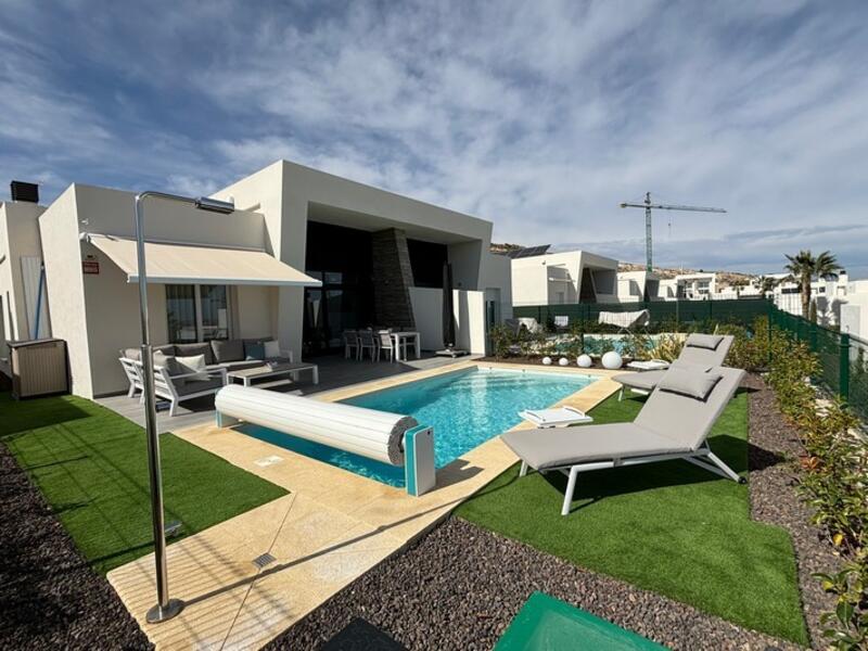 Villa till salu i La Finca Golf Course, Alicante