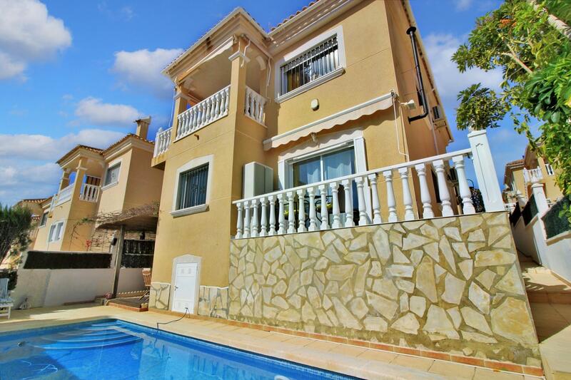 Villa for sale in Villamartin, Alicante