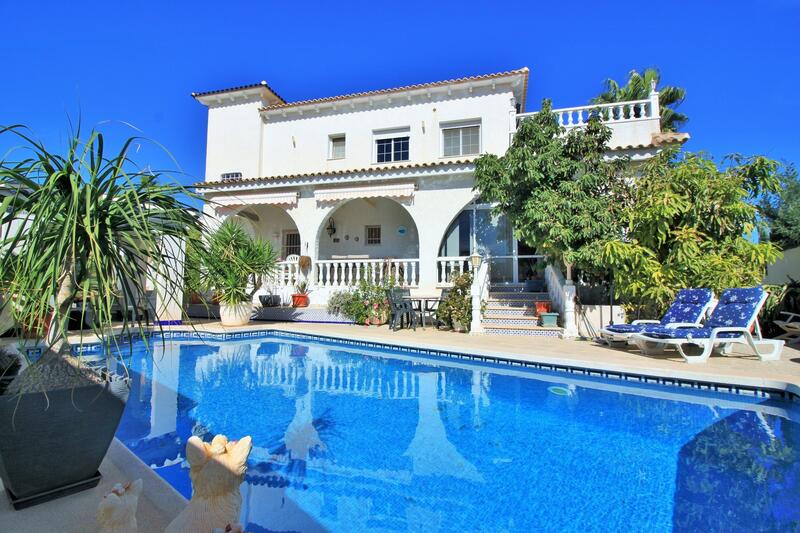 Villa til salgs i Villamartin, Alicante