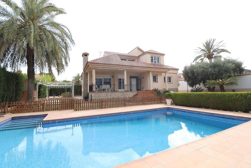 Villa till salu i Mil Palmeras, Alicante