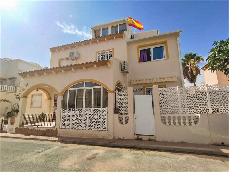 Duplex til salg i Playa Flamenca, Alicante