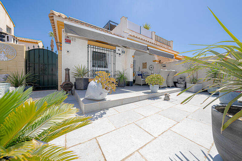 Villa til salg i La Zenia, Alicante