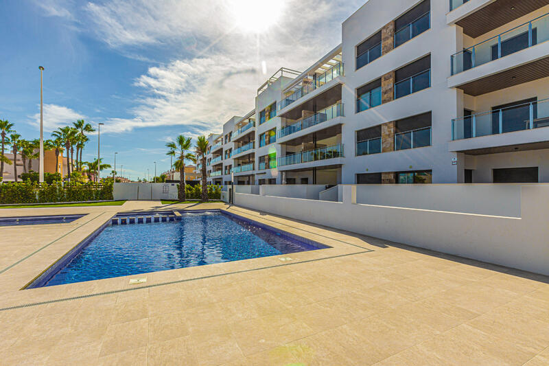 Lejlighed til salg i La Zenia, Alicante