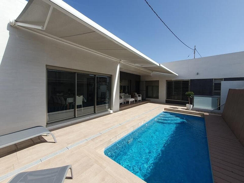 Villa Te koop in Catral, Alicante
