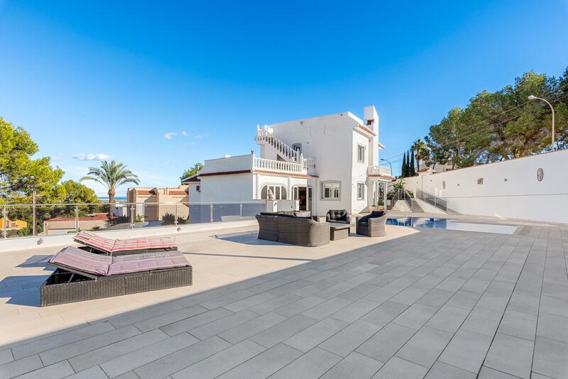 6 Cuarto Villa en venta