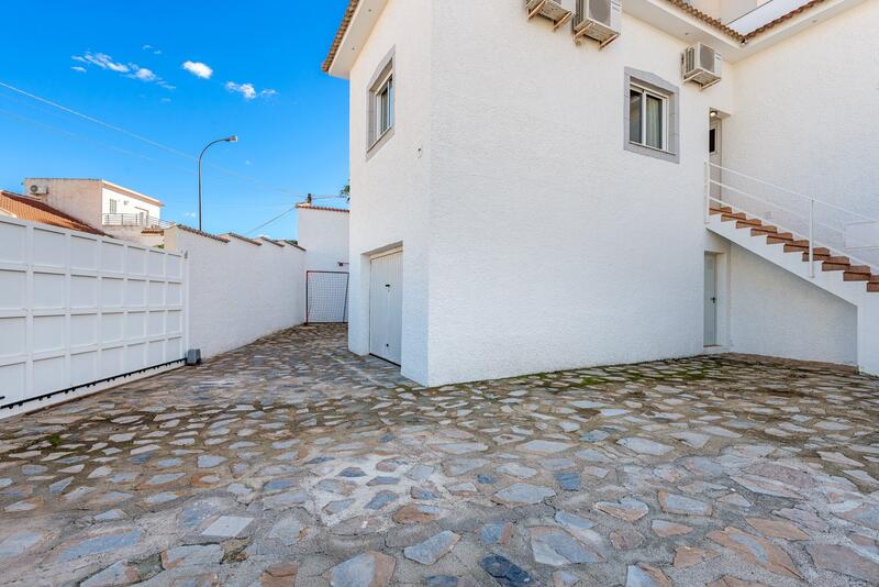 6 Cuarto Villa en venta