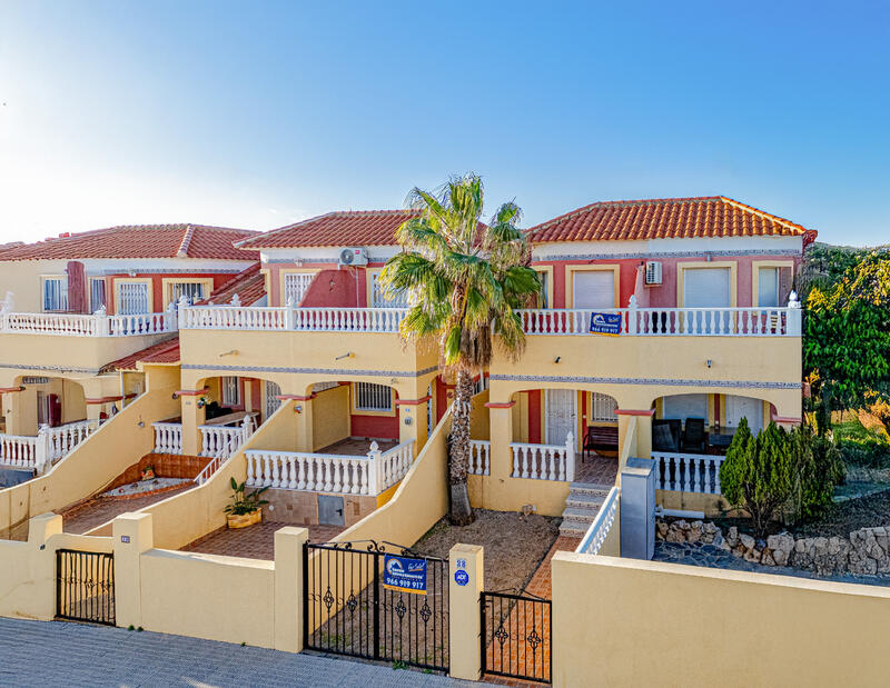 Rekkehus til salgs i La Zenia, Alicante
