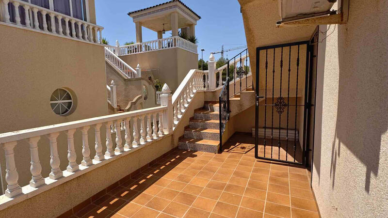 4 Cuarto Villa en venta