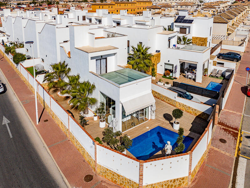 Villa til salg i Torrevieja, Alicante