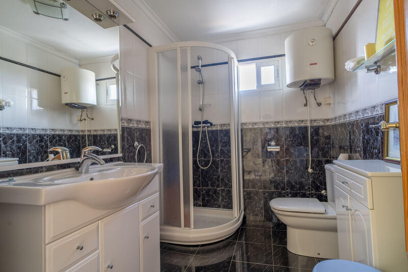 3 slaapkamer Gezinswoning Te koop