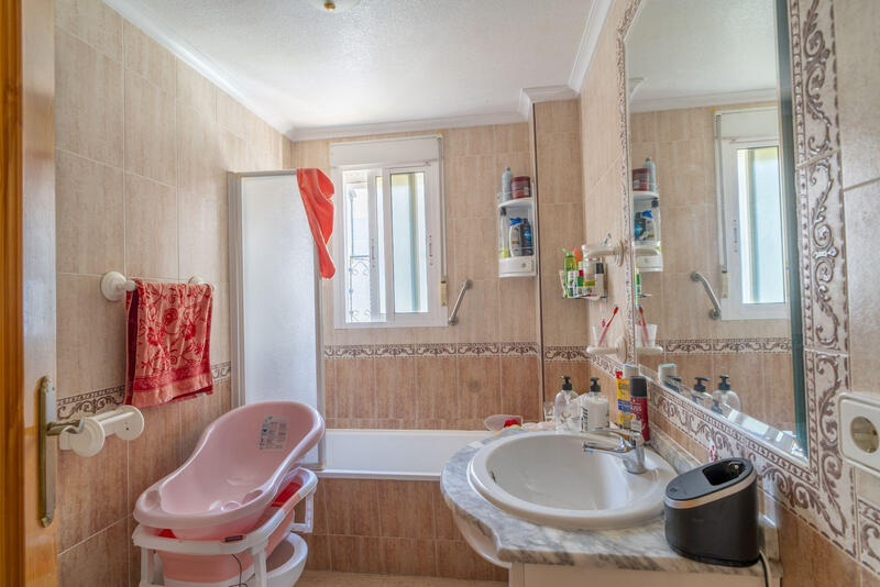 3 slaapkamer Gezinswoning Te koop