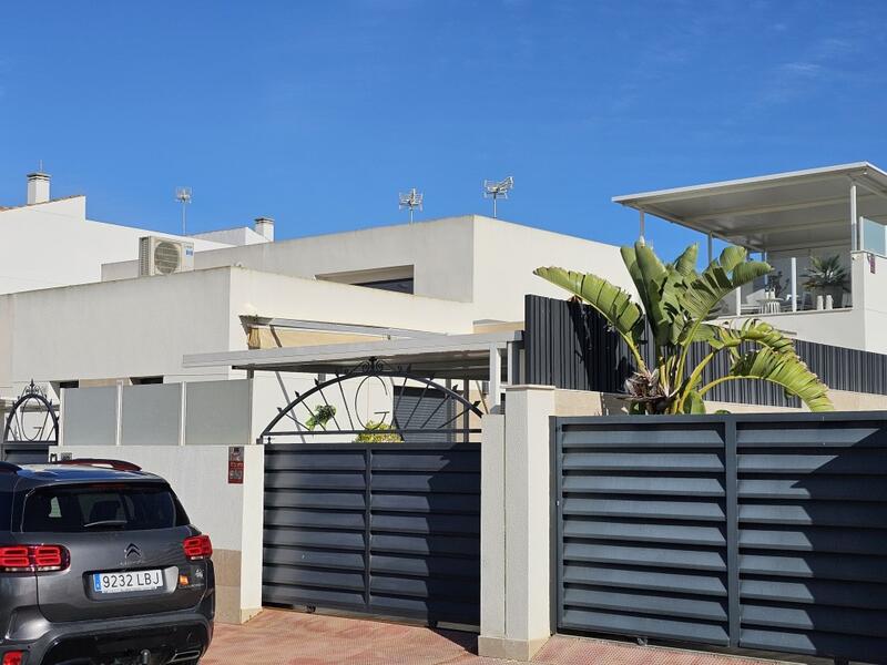 Dúplex en venta en Daya Nueva, Alicante