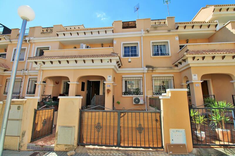 Gezinswoning Te koop in Villamartin, Alicante