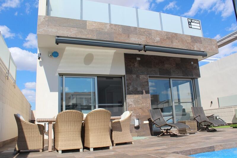 Villa Te koop in Villamartin, Alicante