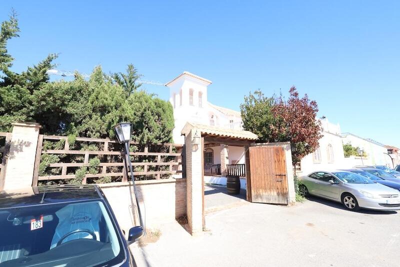 Villa til salg i La Zenia, Alicante