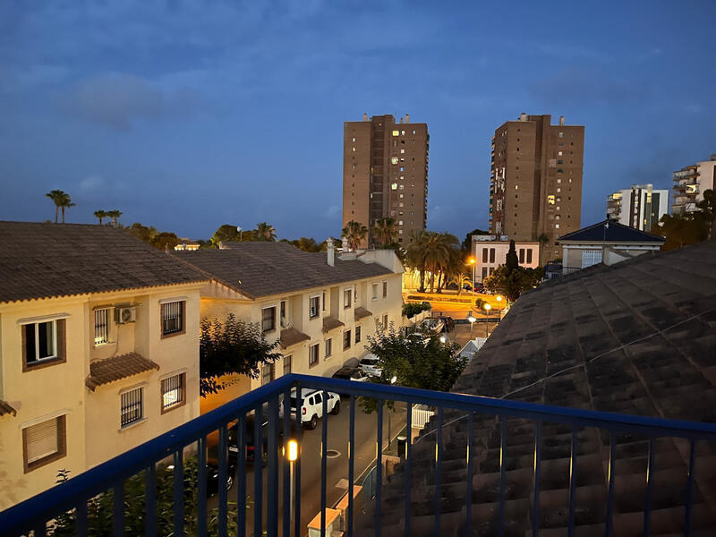 4 slaapkamer Gezinswoning Te koop