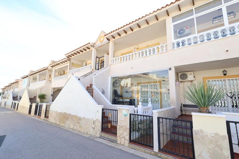 вилла продается в Cabo Roig, Alicante