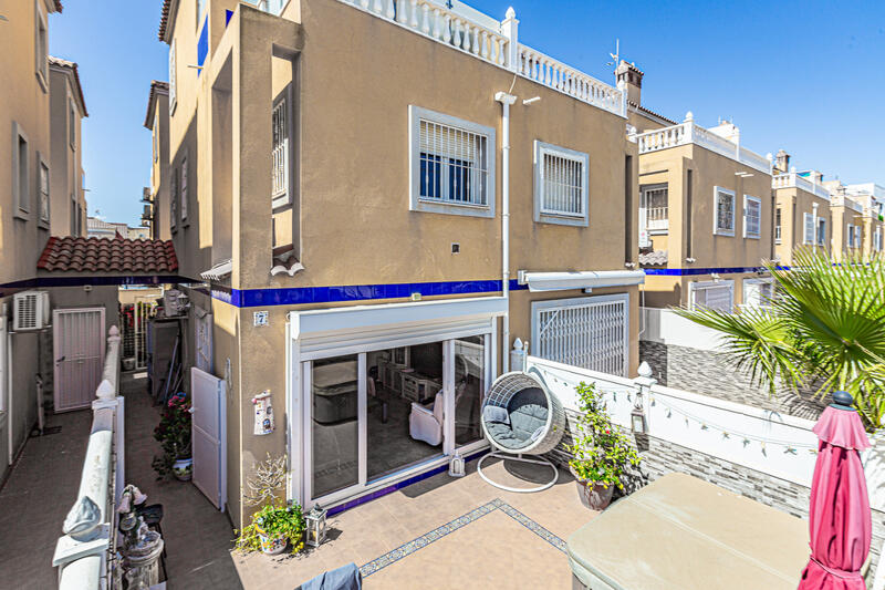 Gezinswoning Te koop in La Zenia, Alicante
