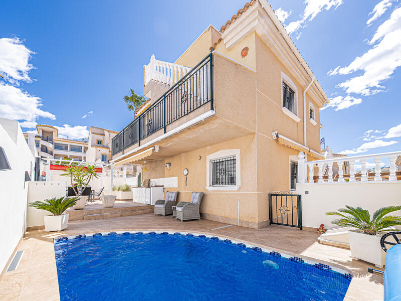 Villa til salg i Villamartin, Alicante
