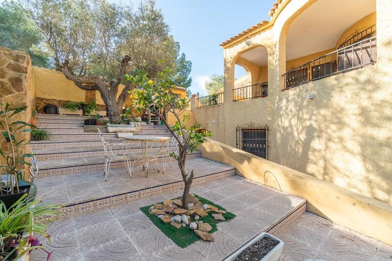 6 bedroom Villa for sale