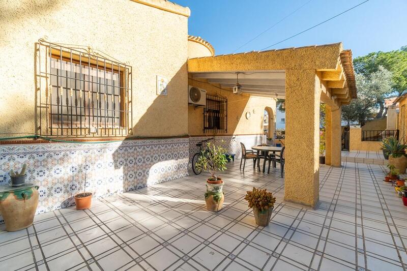 6 bedroom Villa for sale