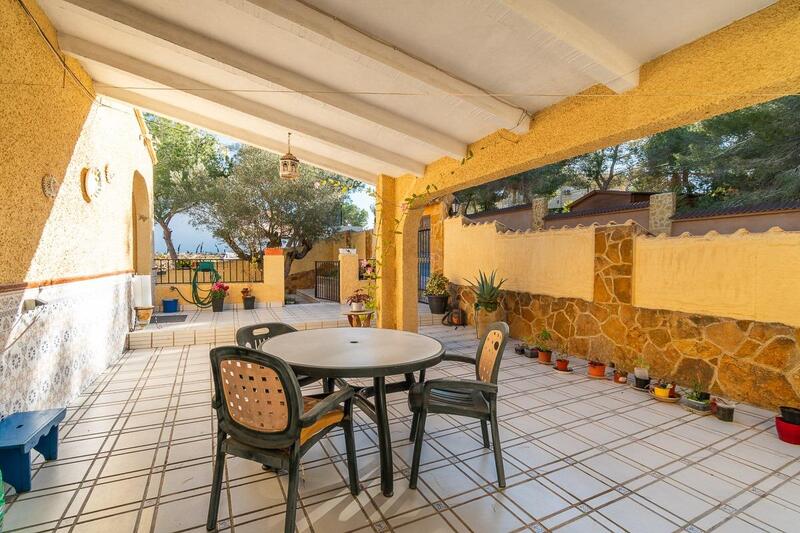 6 bedroom Villa for sale