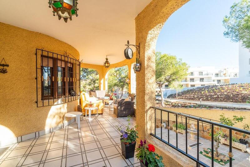 6 bedroom Villa for sale