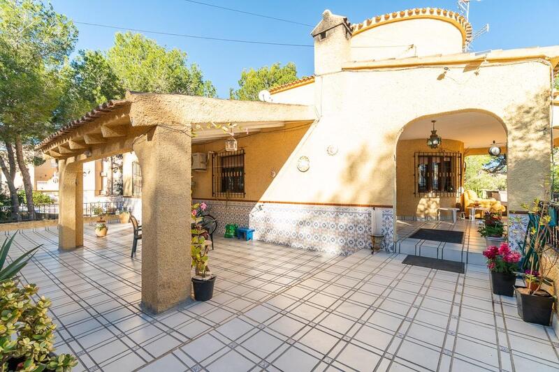 6 bedroom Villa for sale