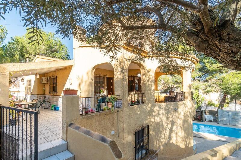6 bedroom Villa for sale