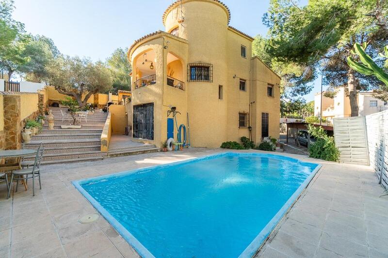 6 bedroom Villa for sale
