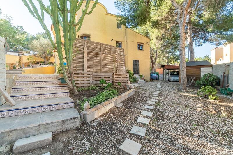 6 bedroom Villa for sale