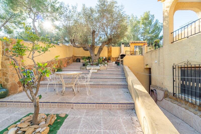6 bedroom Villa for sale