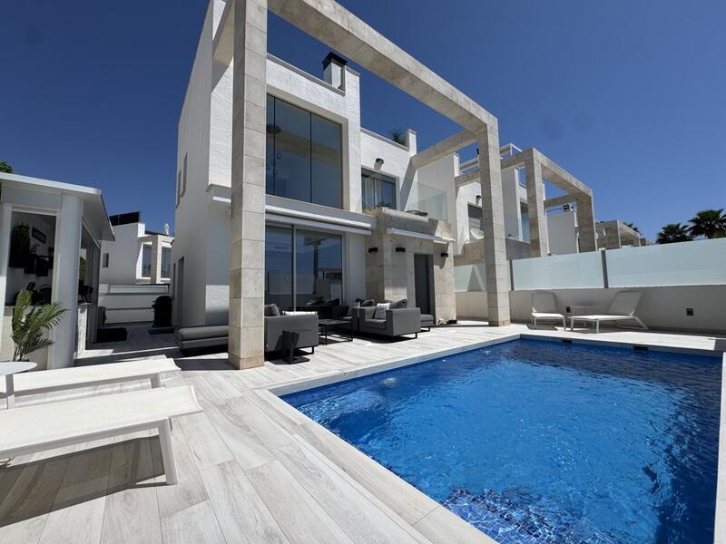 Villa till salu i Lomas De Cabo Roig, Alicante