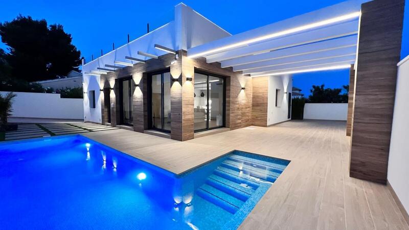 Villa en venta en Villamartin, Alicante