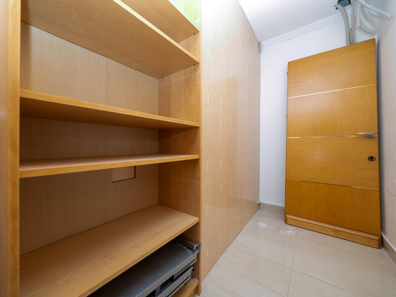 5 chambre Local Commercial à louer à long terme