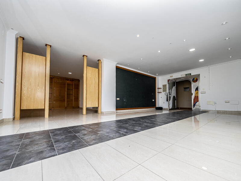 5 chambre Local Commercial à louer à long terme