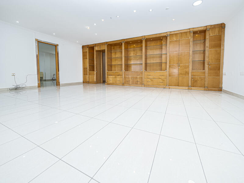 5 chambre Local Commercial à louer à long terme